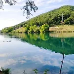 فيلة Riverside