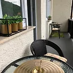 Riverside فيلة بيهاتش