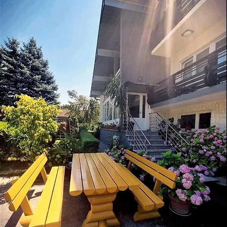 Riverside Вилла