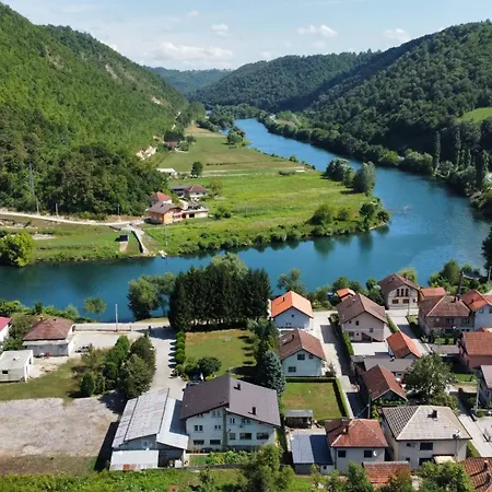 Riverside فيلة بيهاتش