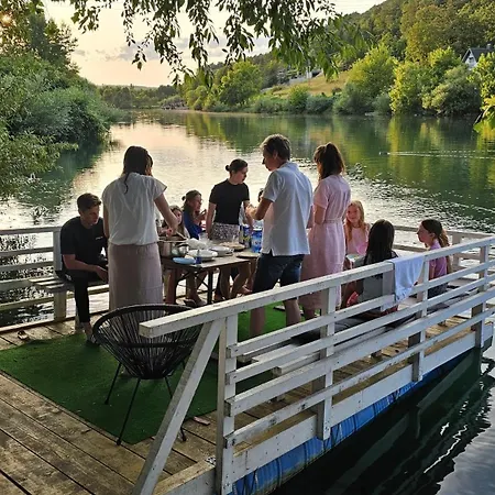 Riverside וילה *